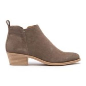 NWT Dolce Vita Westa booties suede taup size 7
